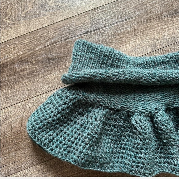 Handmade crochet/knit mini skirt - Picture 2 of 7